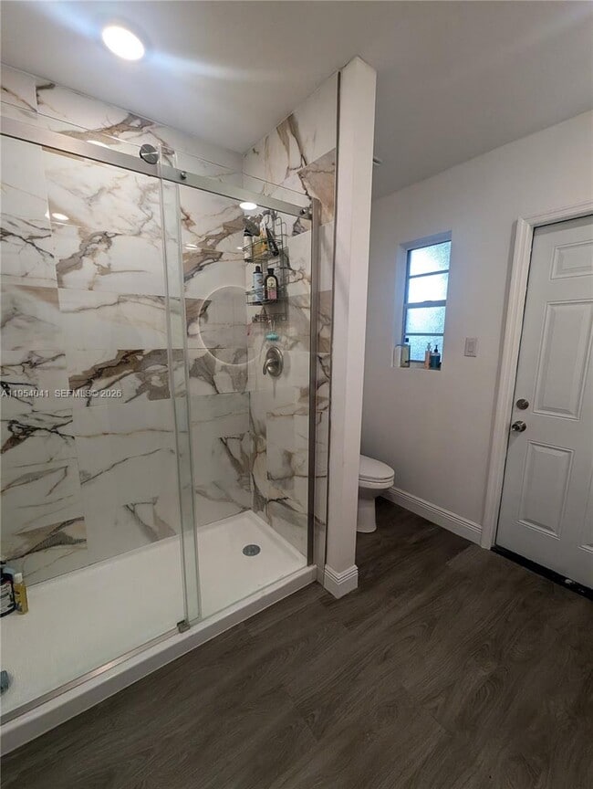 Building Photo - 220 SE 1st St