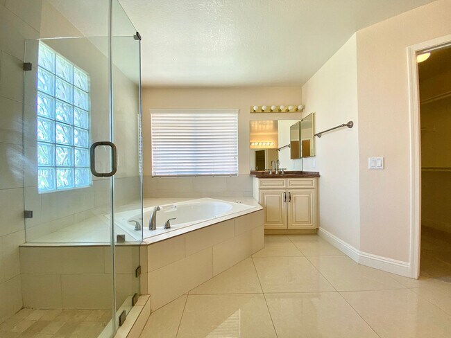 Building Photo - Great location house in Green Valley