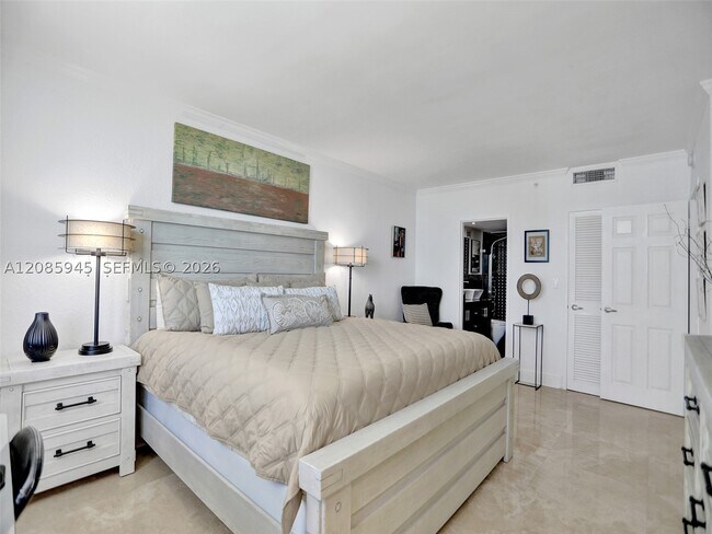Building Photo - 2501 S Ocean Dr