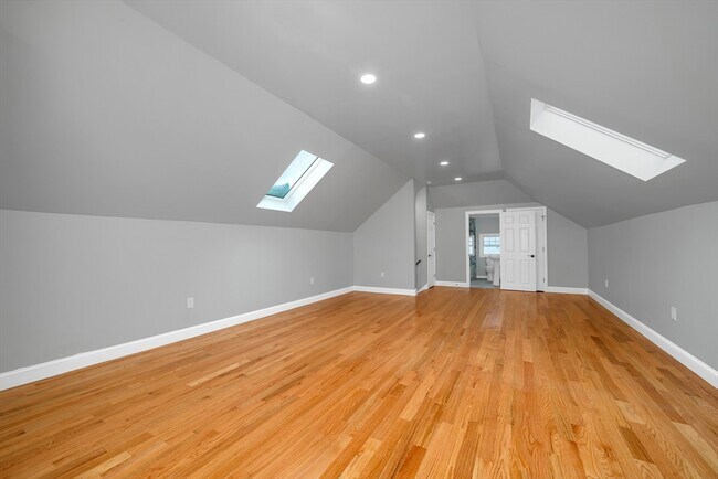 Building Photo - 28 Richardson Ave