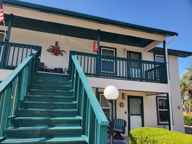 Primary Photo - 7813 N Lagoon Dr