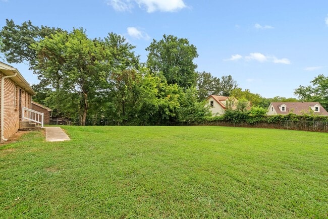 Building Photo - Three Bedroom on Corner Lot!