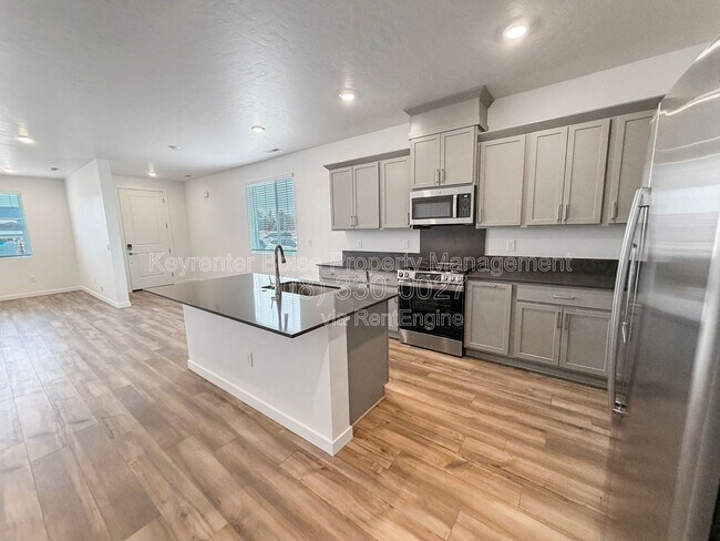 Building Photo - 4100 W Cirrus Ln