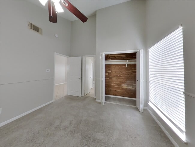 Building Photo - 6615 Laurel Glen Dr