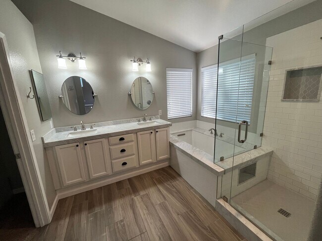 Building Photo - 30133 Destiny Dr