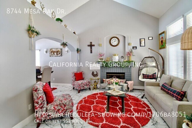 Building Photo - 8744 Mesa Oak Dr