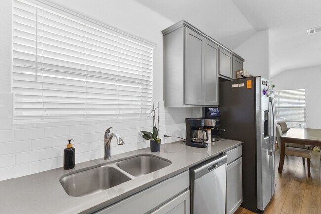 Building Photo - 149 River Rise Rd