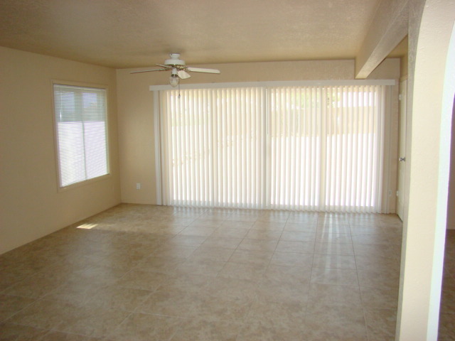 Building Photo - Spacious 3 bedroom, 2 bath, condo!