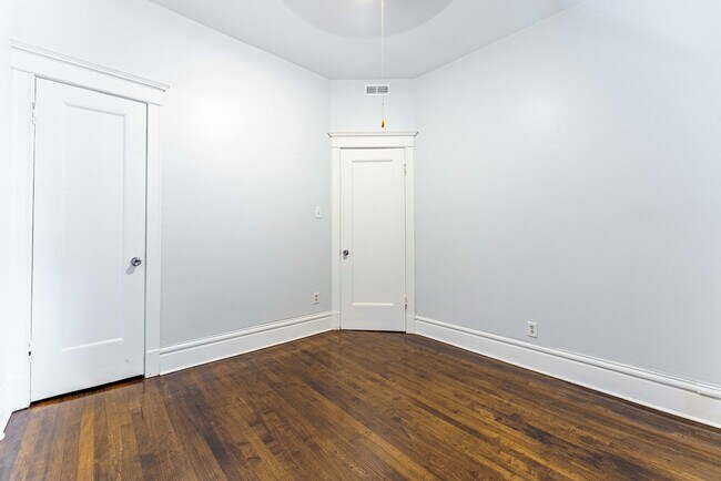 Building Photo - 1632 S Drake Ave