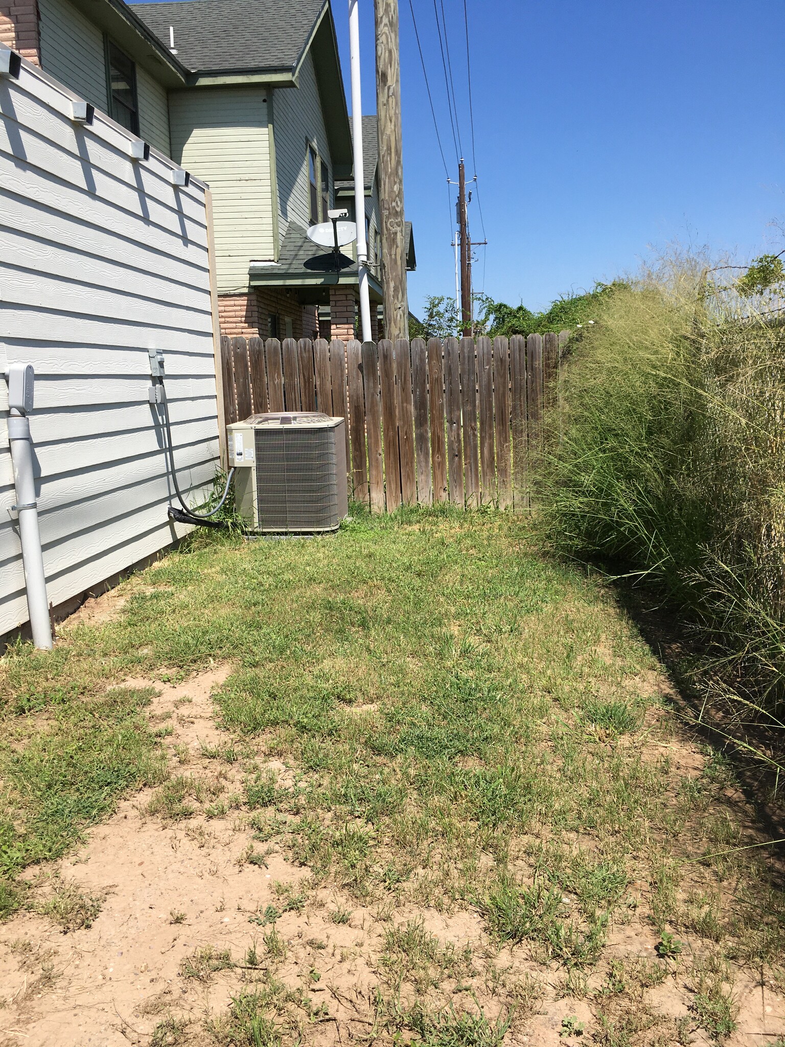 Backyard-width view - 2809 Melanie Dr