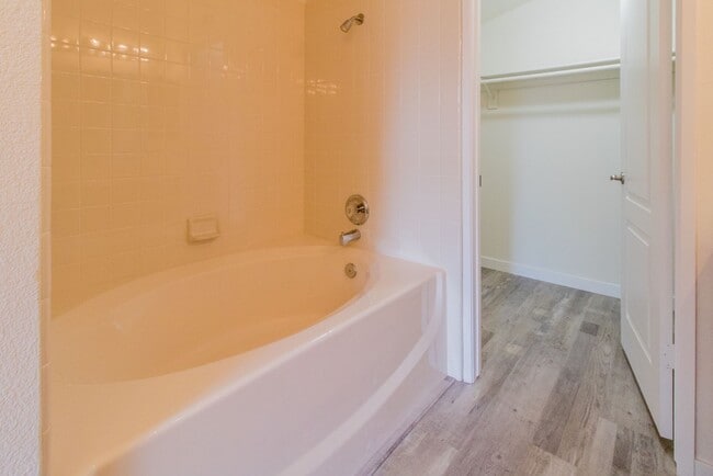 Building Photo - Beautiful 2 Bed, 2.5 Bath Two-Story Townhome in Belsera