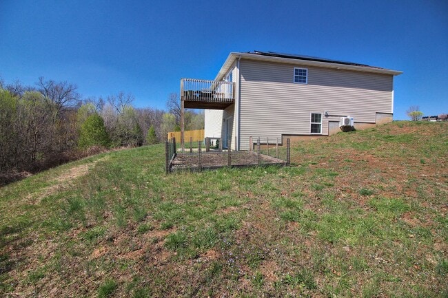 Building Photo - Available 6/16