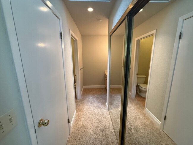 Building Photo - SPACIOUS TWO BEDROOM TWO AND HALF BATH + L...