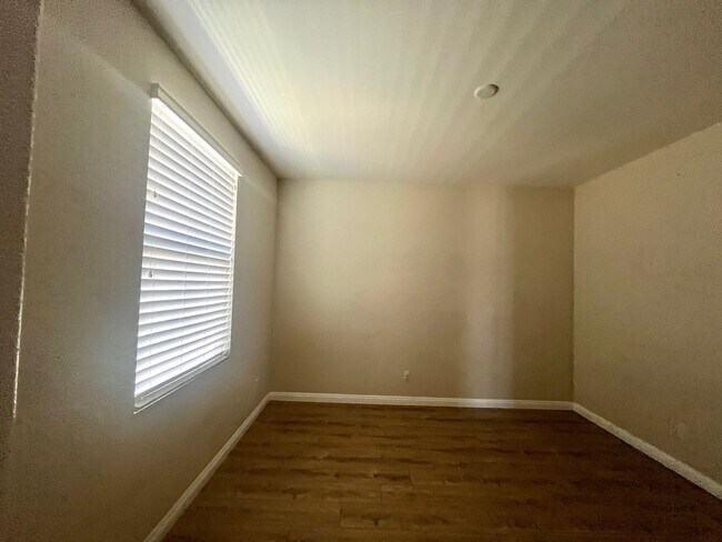 Building Photo - Beautiful San Dimas Home in Gated Community