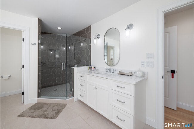 Building Photo - 112 Stallion Dr