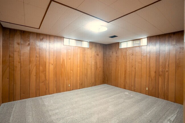 Building Photo - 182 S 800 E