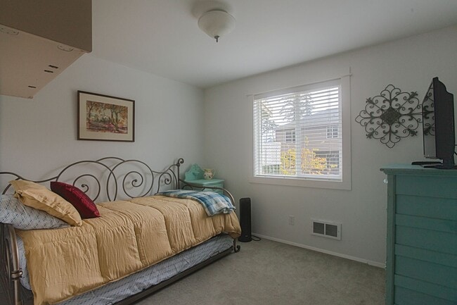 Building Photo - 1205 NW Crosby Ave