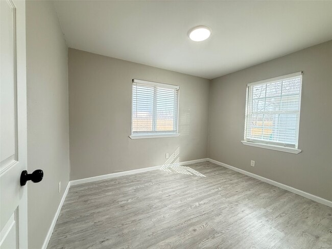 Building Photo - 4218 Esther St