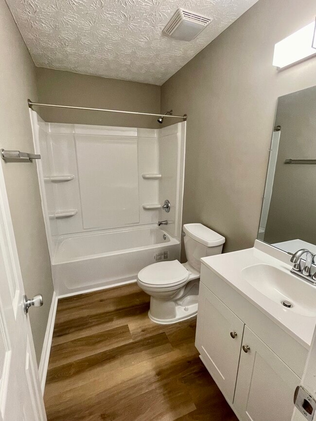 Building Photo - 425 Lexington Heights