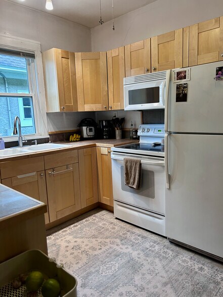 Updated kitchen - 4947 York Ave S