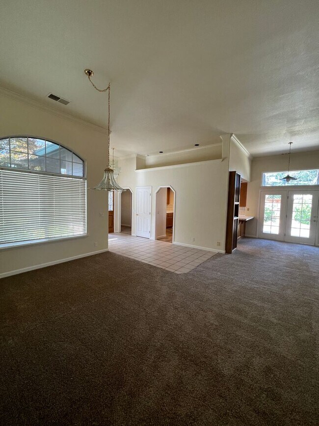 Building Photo - Single Story on Private Court in Gated Hillsborough, Granite Bay, CA