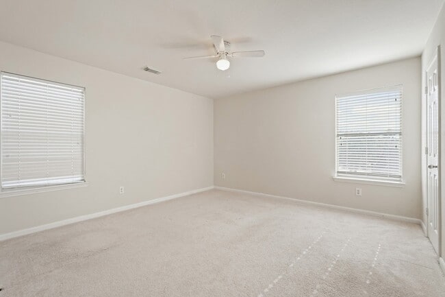 Building Photo - 29650 Legends Green Dr