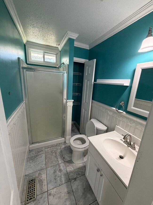 Building Photo - 4BR Colonial with Garage and Large Lot