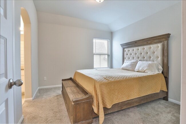 Building Photo - 33580 Green Prairie Dr