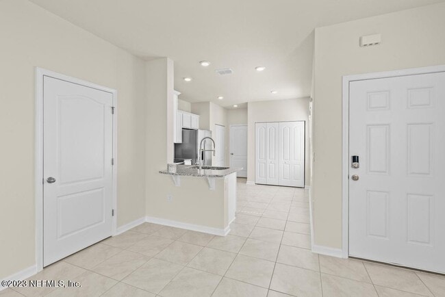 Building Photo - 46 Oarsman Xing Dr