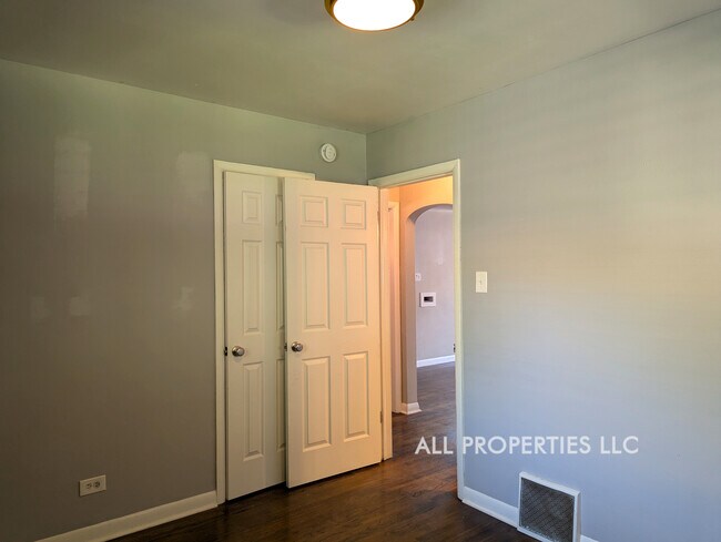 Building Photo - 3511 Newport St