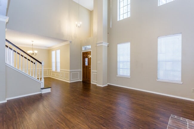 Building Photo - 6926 Shady Ln