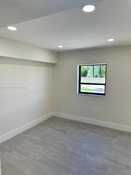 Building Photo - 161 SW 52nd Ct