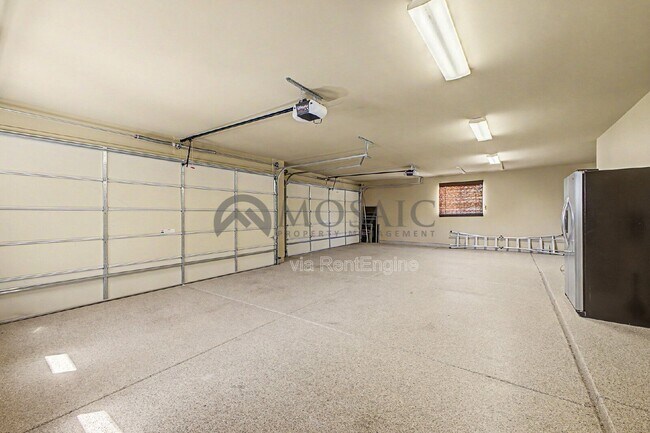 Building Photo - 14006 E Mark Ln