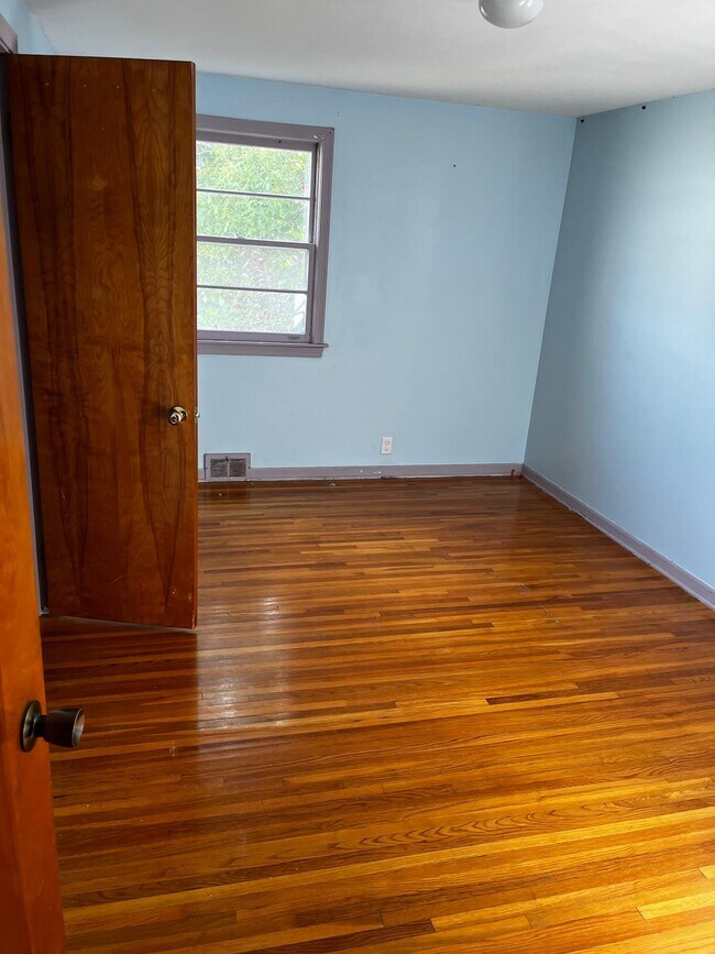 Building Photo - 552 Englewood Ave