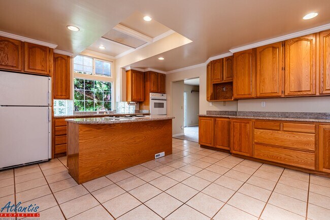 Building Photo - Beautiful Home | Desirable Location