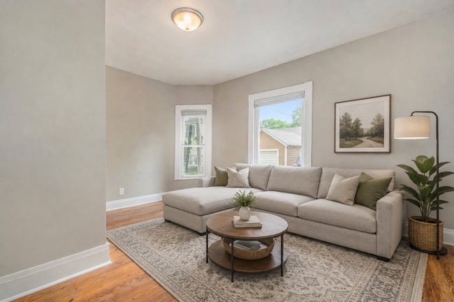 Building Photo - Spacious 4 Bedroom / 2 Bath Single-Family Home – Prime Location Near Downtown GR