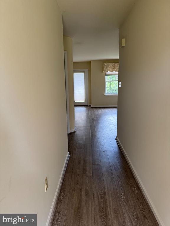 Building Photo - 134 Primrose Ln