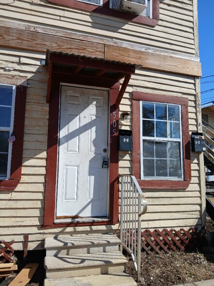 Building Photo - 505 E Main St