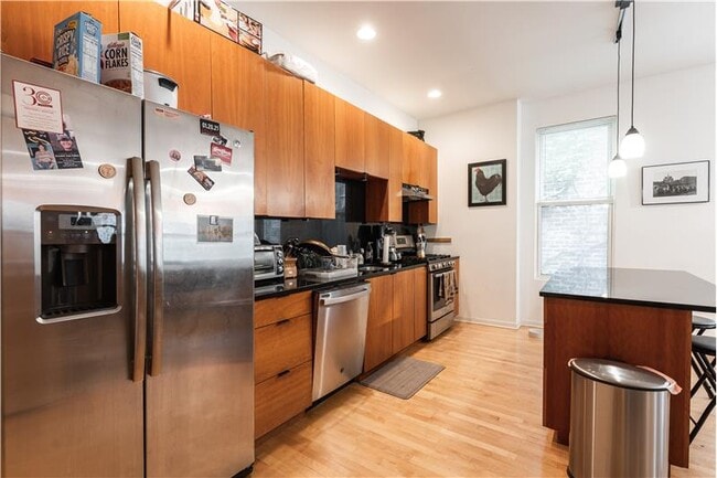 Building Photo - 1407 N Wicker Park Ave