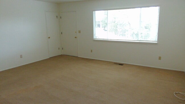 Building Photo - 811 Heritage Cir