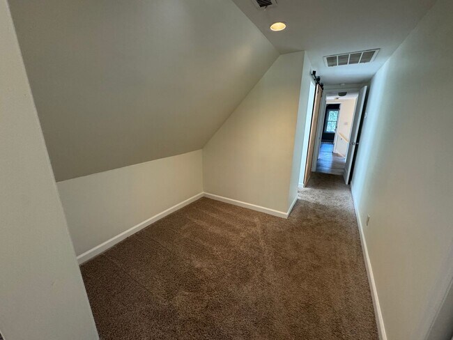 Building Photo - 207 Edgemont Ave