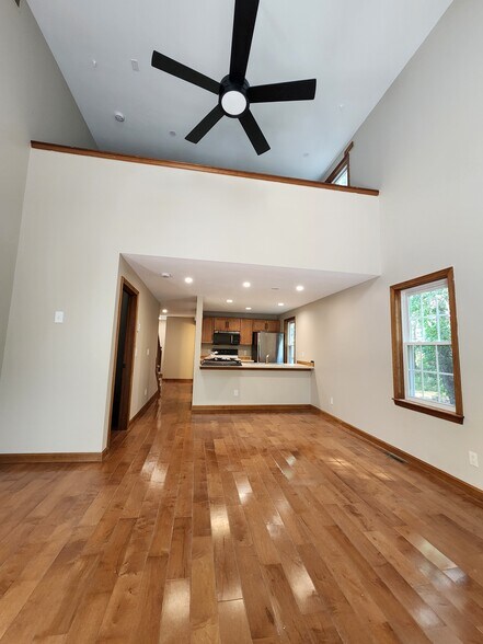 Building Photo - 21 Glengarry Dr