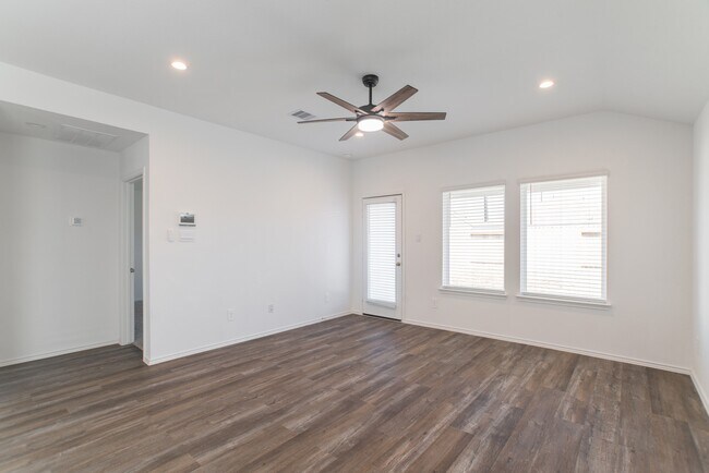 Building Photo - 24314 Pebble Cres Ln