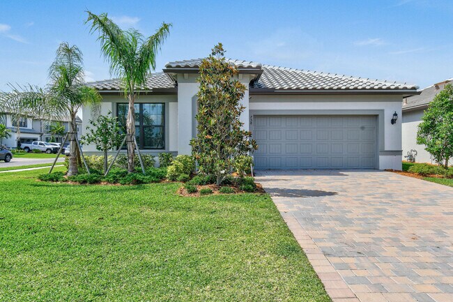 Primary Photo - 758 SE Courances Dr