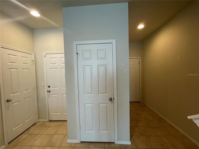 Building Photo - 4912 White Sanderling Ct