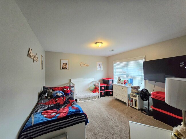 Building Photo - 525 Batty Way