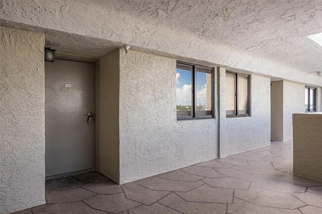 Building Photo - 6035 Sea Ranch Dr