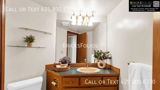 Building Photo - 4522 NE 21st Pl