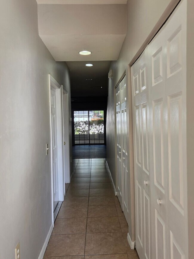 Building Photo - 1571 NW 29th Rd