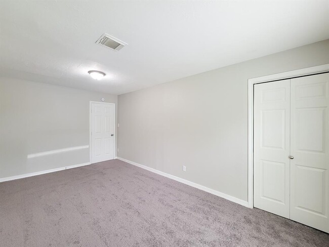 Building Photo - 15814 Murrelet Ct